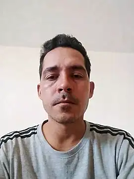 Snapshot of Gabriel_leon33 chatting on April 2026 02:33:01 PM Gabriel leon33 online show from April 2026 02:33:01 PM