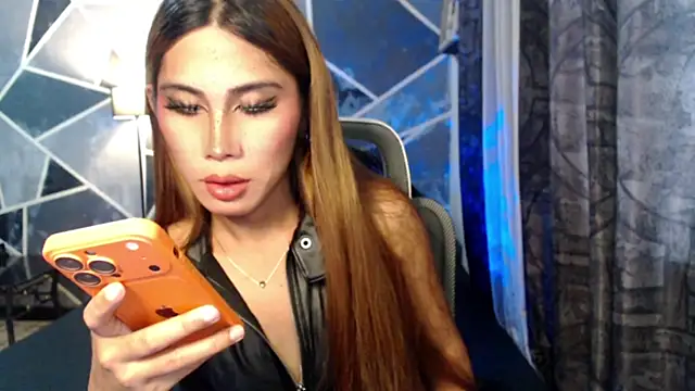 Snapshot of demeterfoxx chatting on April 2026 02:20:01 AM demeterfoxx online show from April 2026 02:20:01 AM