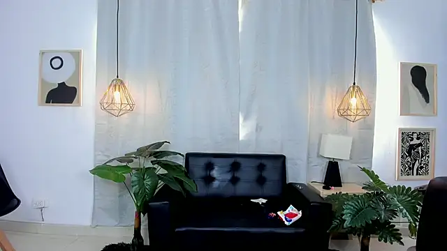 NahomiWhitte online show from April 2026 12:29:02 PM