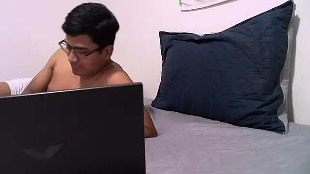 Snapshot of ThiagoVega_ chatting on May 2026 03:36:02 AM ThiagoVega online show from May 2026 03:36:02 AM
