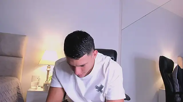Chriss Diamond online show from June 2026 08:43:02 PM