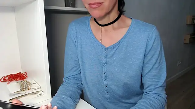 LadyL2026 online show from May 2026 06:20:01 AM