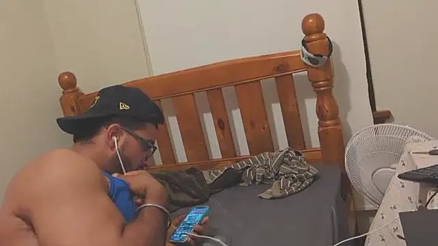 Snapshot of robin103666 chatting on March 2026 11:05:02 AM robin103666 online show from March 2026 11:05:02 AM