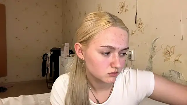 Snapshot of Sophia_Blonde chatting on April 2026 04:37:02 PM Sophia Blonde online show from April 2026 04:37:02 PM
