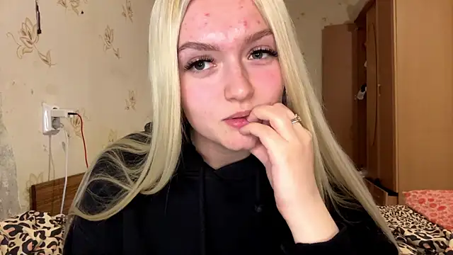 Snapshot of Sophia_Blonde chatting on April 2026 04:19:01 PM Sophia Blonde online show from April 2026 04:19:01 PM