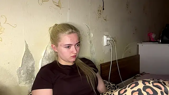 Snapshot of Sophia_Blonde chatting on April 2026 01:19:02 AM Sophia Blonde online show from April 2026 01:19:02 AM