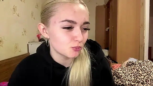Snapshot of Sophia_Blonde chatting on April 2026 04:42:02 PM Sophia Blonde online show from April 2026 04:42:02 PM