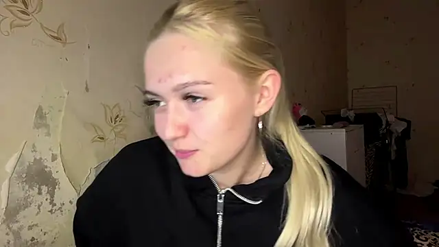 Snapshot of Sophia_Blonde chatting on April 2026 03:10:02 PM Sophia Blonde online show from April 2026 03:10:02 PM