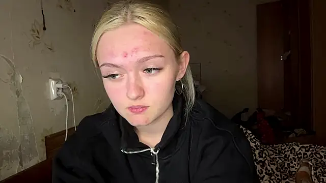 Snapshot of Sophia_Blonde chatting on April 2026 03:39:01 PM Sophia Blonde online show from April 2026 03:39:01 PM