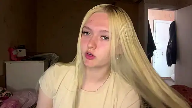 Snapshot of Sophia_Blonde chatting on May 2026 04:26:01 PM Sophia Blonde online show from May 2026 04:26:01 PM