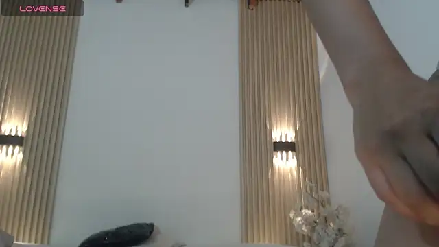 IslaScott online show from May 2026 08:03:01 PM