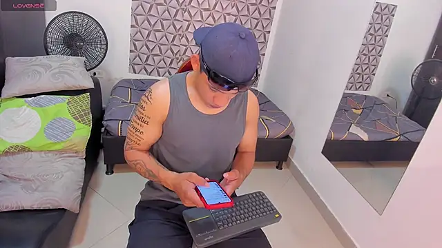 Snapshot of Benjamin_lich chatting on June 2026 03:11:01 AM Benjamin lich online show from June 2026 03:11:01 AM