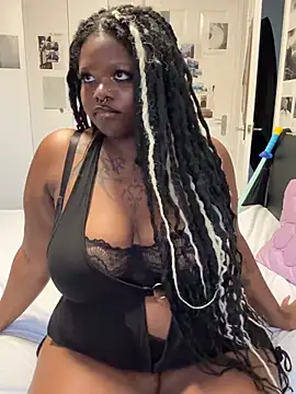 Snapshot of Nyla_xox chatting on June 2026 08:22:02 PM Nyla xox online show from June 2026 08:22:02 PM