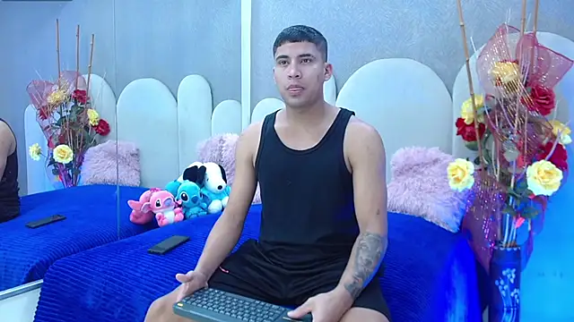Snapshot of party_duo_playboy chatting on April 2026 01:33:01 AM party duo playboy online show from April 2026 01:33:01 AM