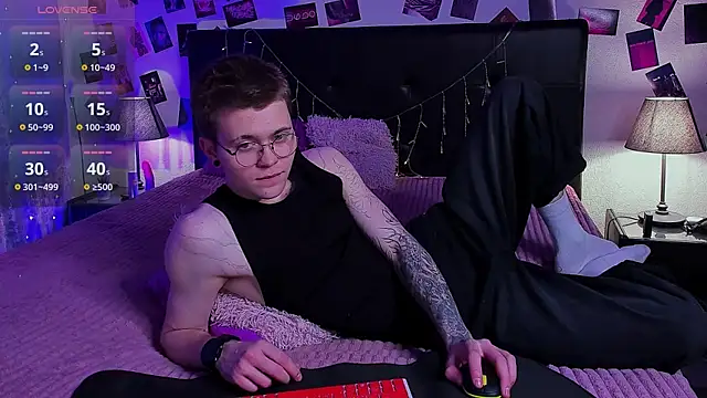 Snapshot of Thomas_Norton chatting on May 2026 09:13:01 PM Thomas Norton online show from May 2026 09:13:01 PM