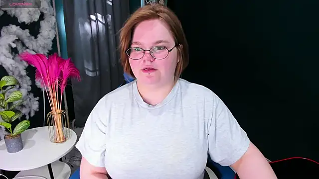 Snapshot of Maneela_Kennedy chatting on May 2026 11:18:02 AM Maneela Kennedy online show from May 2026 11:18:02 AM