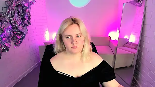 Snapshot of KathyBriggs chatting on June 2026 05:08:02 AM KathyBriggs online show from June 2026 05:08:02 AM