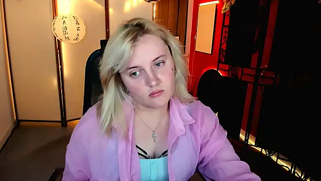 Snapshot of KathyBriggs chatting on June 2026 05:12:01 AM KathyBriggs online show from June 2026 05:12:01 AM