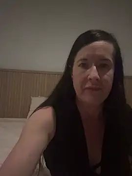 Snapshot of lounostrings chatting on May 2026 02:22:01 PM lounostrings online show from May 2026 02:22:01 PM
