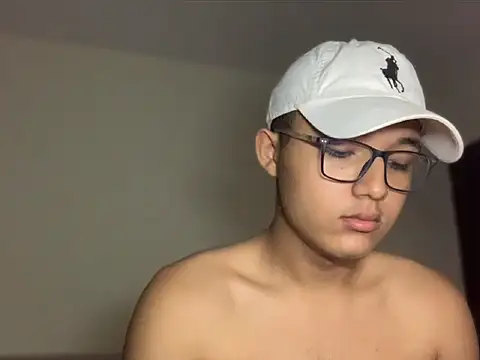 Chriis 18 online show from April 2026 12:44:02 PM