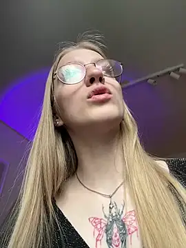EvaEvis online show from May 2026 05:16:01 AM