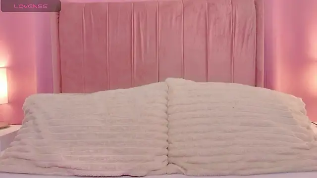 Snapshot of MoollyLove chatting on April 2026 12:08:02 PM MoollyLove online show from April 2026 12:08:02 PM