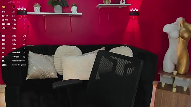 Snapshot of Sofia_Velvetx chatting on April 2026 01:13:01 PM Sofia Velvetx online show from April 2026 01:13:01 PM