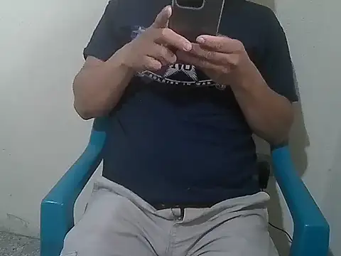 Luis-Armando online show from April 2026 09:04:02 PM