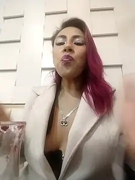 Snapshot of tatianabelli chatting on May 2026 06:04:01 PM tatianabelli online show from May 2026 06:04:01 PM
