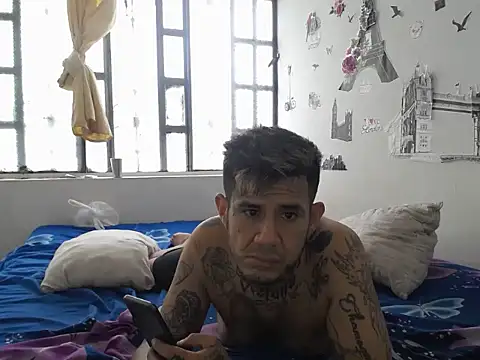 Snapshot of allison_maxtattoo_ chatting on April 2026 08:53:01 PM allison maxtattoo online show from April 2026 08:53:01 PM