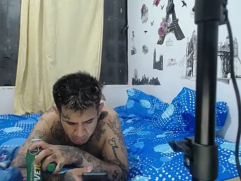 Snapshot of allison_maxtattoo_ chatting on April 2026 04:08:02 AM allison maxtattoo online show from April 2026 04:08:02 AM