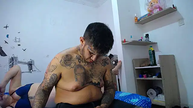 Snapshot of allison_maxtattoo_ chatting on April 2026 08:57:02 PM allison maxtattoo online show from April 2026 08:57:02 PM