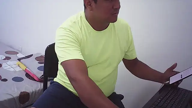 luis20212 online show from May 2026 08:58:01 PM