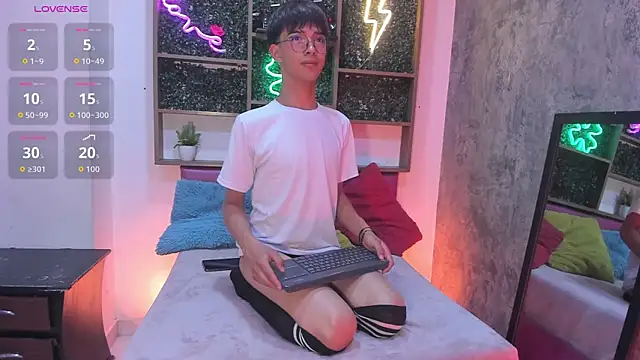 Snapshot of Eyden_Connor chatting on June 2026 11:07:01 PM Eyden Connor online show from June 2026 11:07:01 PM