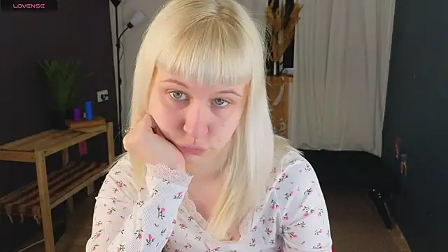 Snapshot of call_me_heaven chatting on May 2026 03:19:02 PM call me heaven online show from May 2026 03:19:02 PM