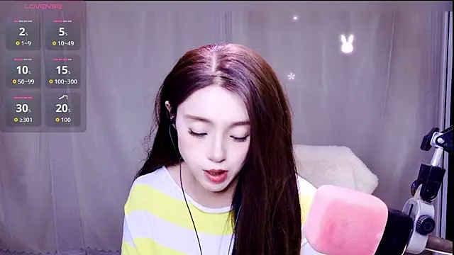 Snapshot of Cuviee chatting on March 2026 11:43:02 AM Cuviee online show from March 2026 11:43:02 AM