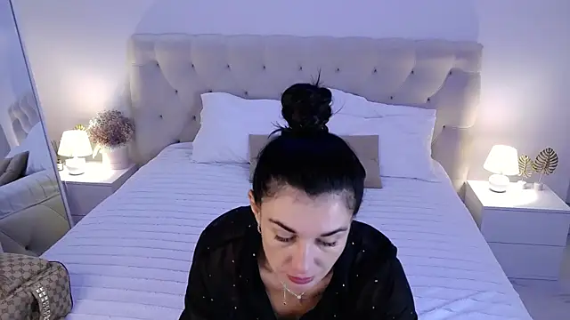 Snapshot of AriannaCruise chatting on July 2026 03:54:01 AM AriannaCruise online show from July 2026 03:54:01 AM
