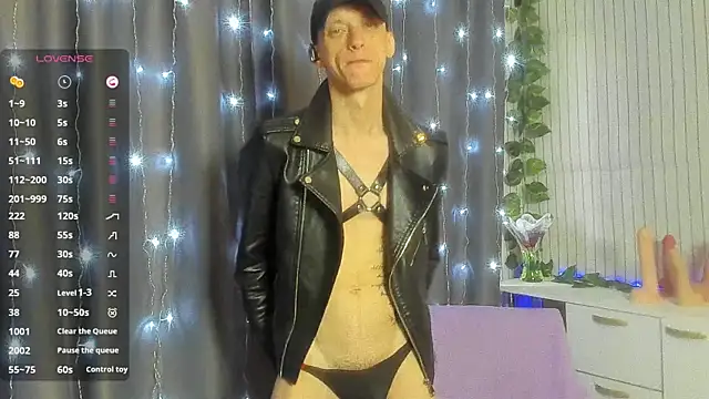 Snapshot of James2Inked chatting on April 2026 06:03:01 AM James2Inked online show from April 2026 06:03:01 AM