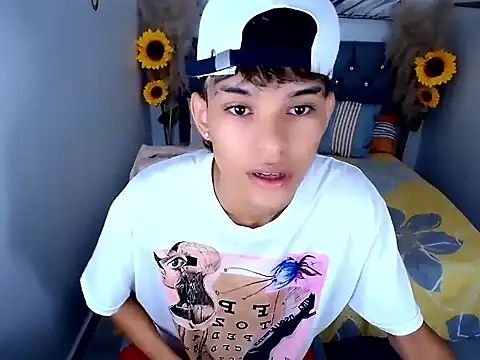 Snapshot of chris_evans77 chatting on March 2026 12:49:01 PM chris evans77 online show from March 2026 12:49:01 PM