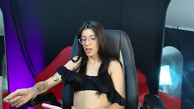 jazminswee online show from April 2026 09:52:01 PM