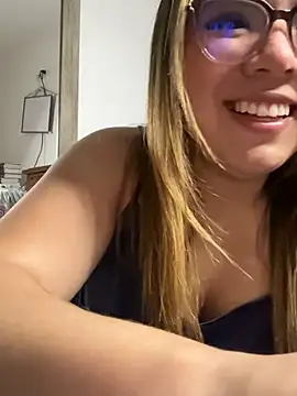 Snapshot of spicymichelle chatting on April 2026 02:43:01 AM spicymichelle online show from April 2026 02:43:01 AM