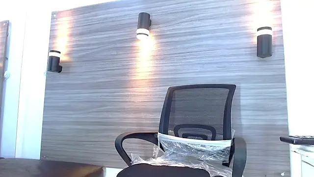 Snapshot of LuckyBluex chatting on March 2026 05:51:02 AM LuckyBluex online show from March 2026 05:51:02 AM