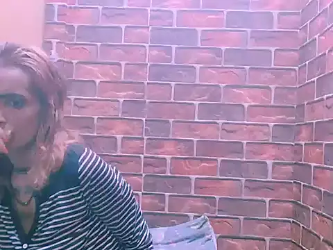 Snapshot of Alanadelray21 chatting on April 2026 05:25:02 PM Alanadelray21 online show from April 2026 05:25:02 PM