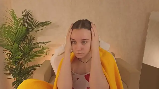 Snapshot of SweetieBlush chatting on April 2026 01:38:01 AM SweetieBlush online show from April 2026 01:38:01 AM