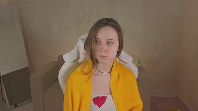 Snapshot of SweetieBlush chatting on April 2026 02:34:01 AM SweetieBlush online show from April 2026 02:34:01 AM