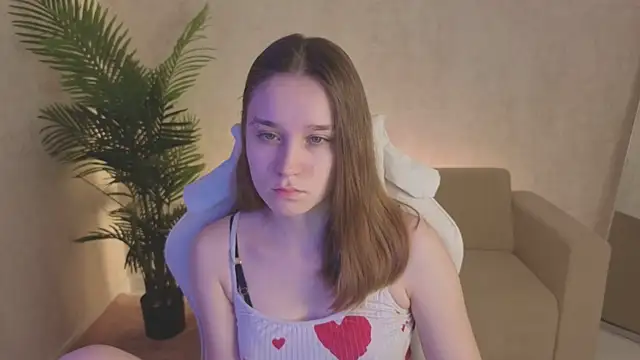 Snapshot of SweetieBlush chatting on April 2026 02:04:02 AM SweetieBlush online show from April 2026 02:04:02 AM
