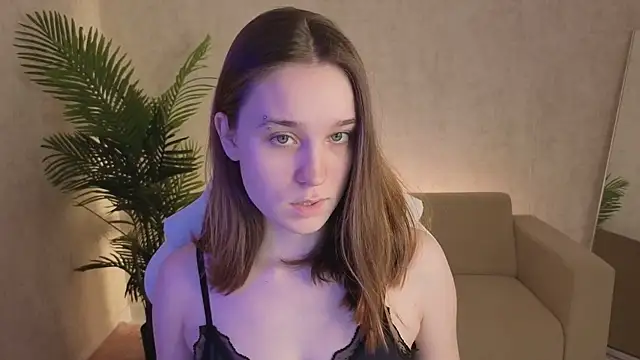 Snapshot of SweetieBlush chatting on April 2026 04:26:01 AM SweetieBlush online show from April 2026 04:26:01 AM