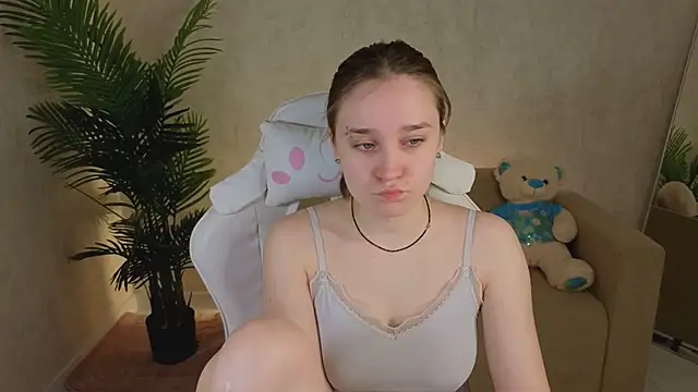 Snapshot of SweetieBlush chatting on April 2026 01:26:01 AM SweetieBlush online show from April 2026 01:26:01 AM