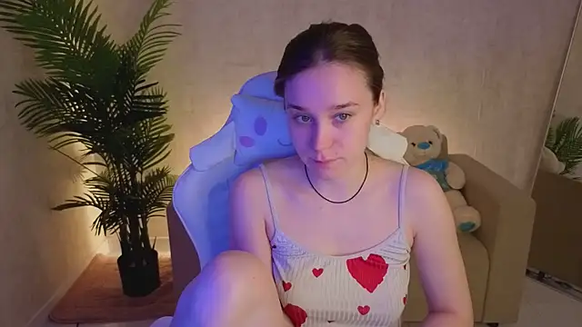 Snapshot of SweetieBlush chatting on April 2026 02:48:02 AM SweetieBlush online show from April 2026 02:48:02 AM