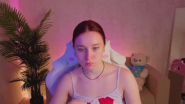 Snapshot of SweetieBlush chatting on May 2026 01:11:01 AM SweetieBlush online show from May 2026 01:11:01 AM